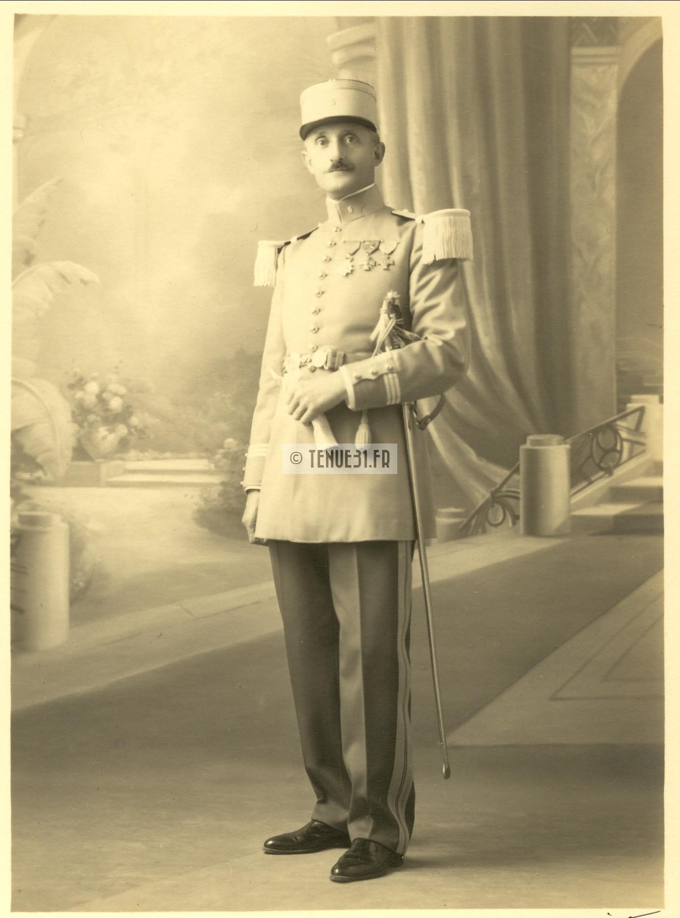 Capitaine du 5ème Régiment de Chasseurs d'Afrique d'Alger.