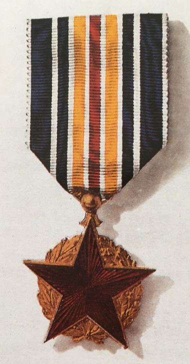 médailles ordres et décorations militaires : Insigne des blessés